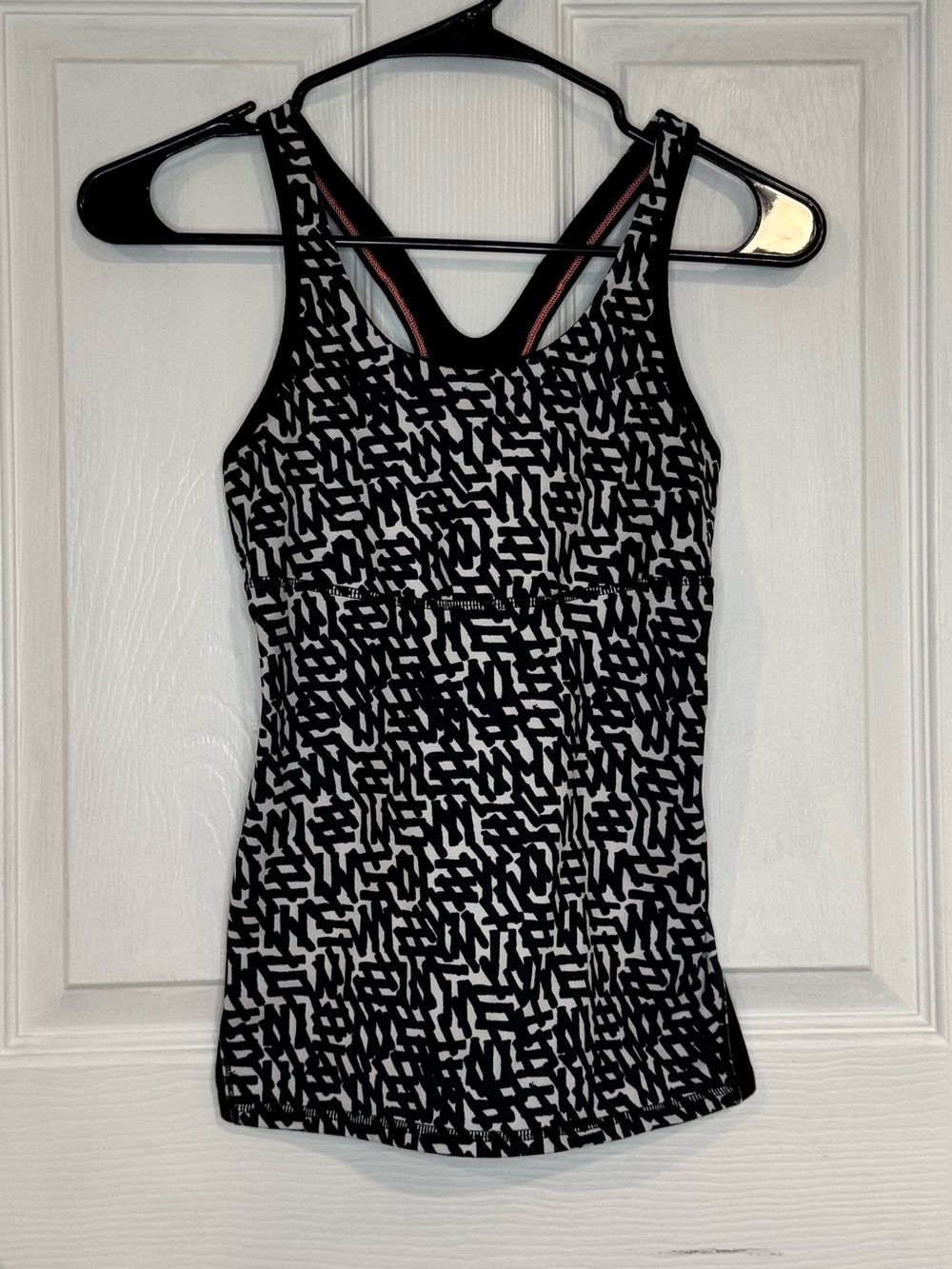 lululemon athletica Black & White Abstract Racerback Tank Size 4